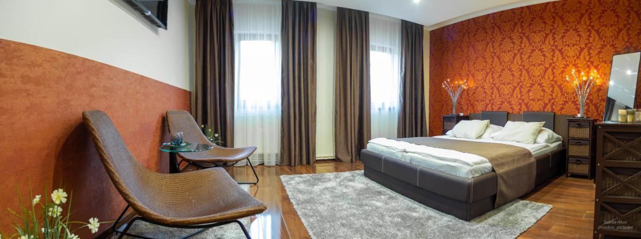 Pollushof Panzio Es Etterem Bed & Breakfast Csolnok Exterior photo