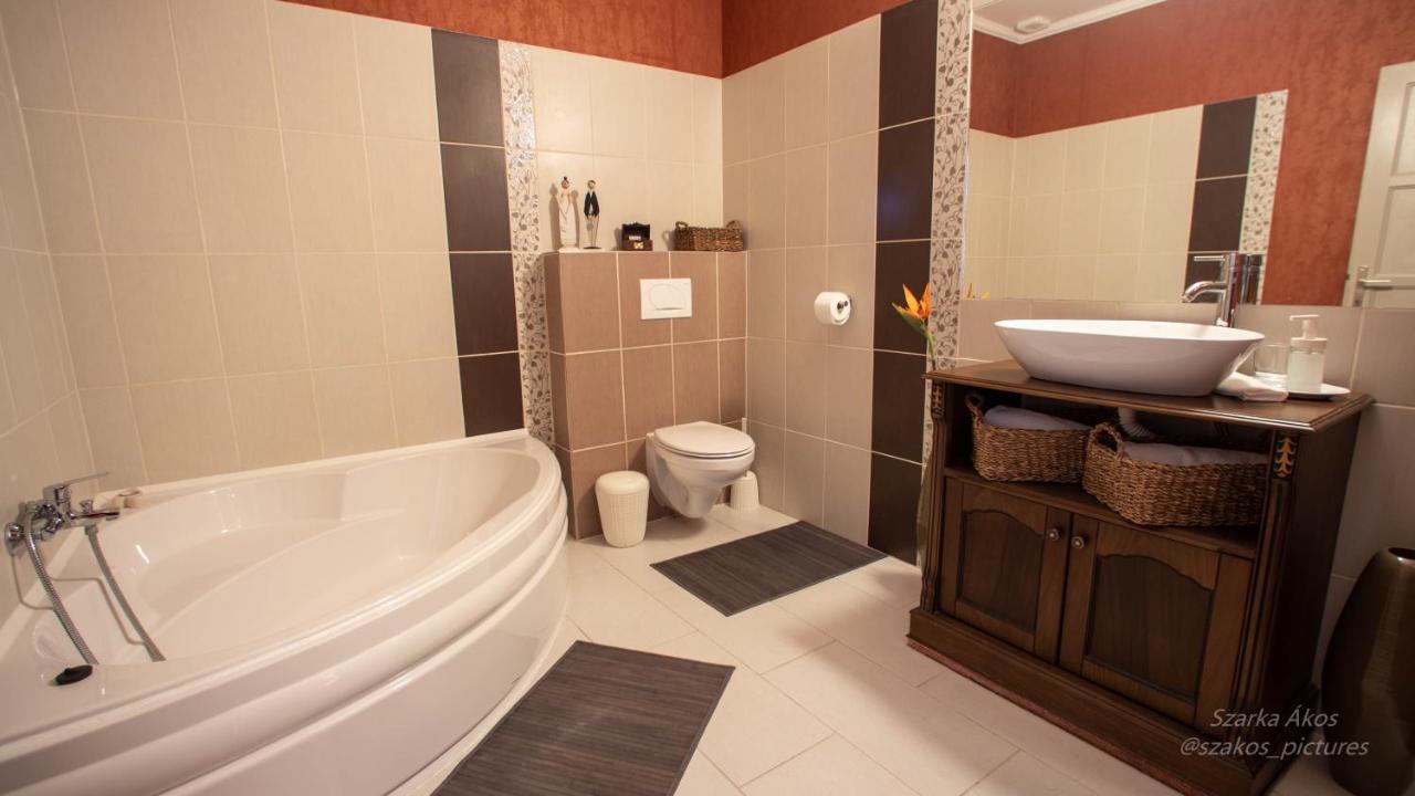 Pollushof Panzio Es Etterem Bed & Breakfast Csolnok Exterior photo