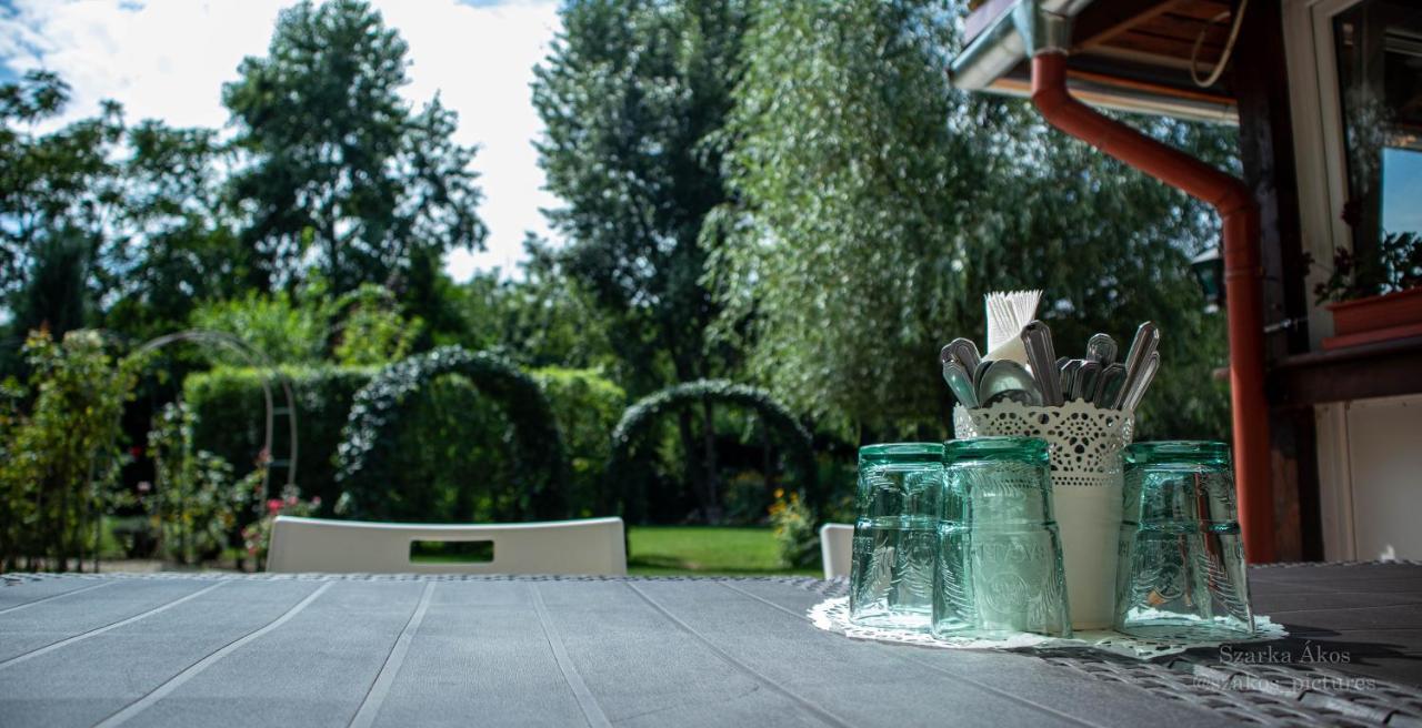 Pollushof Panzio Es Etterem Bed & Breakfast Csolnok Exterior photo